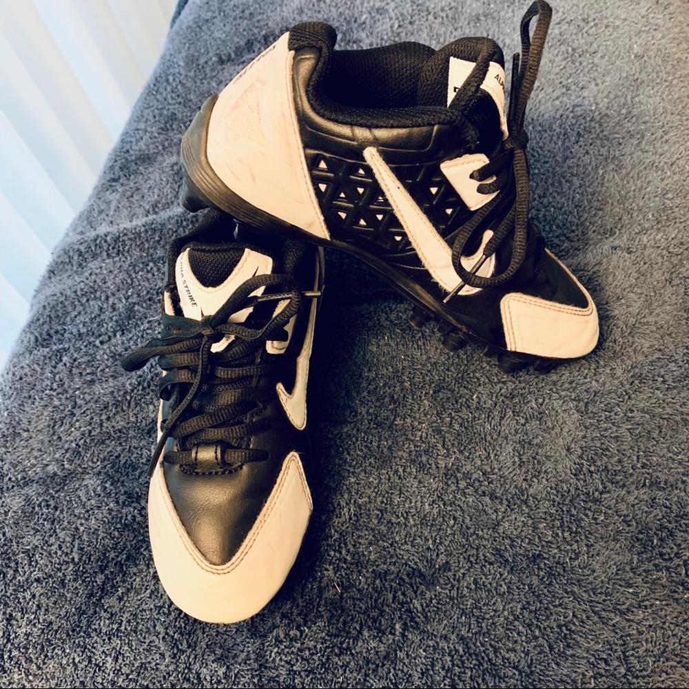 🏈 White/Black Nike Alpha Strike Cleets 👟
